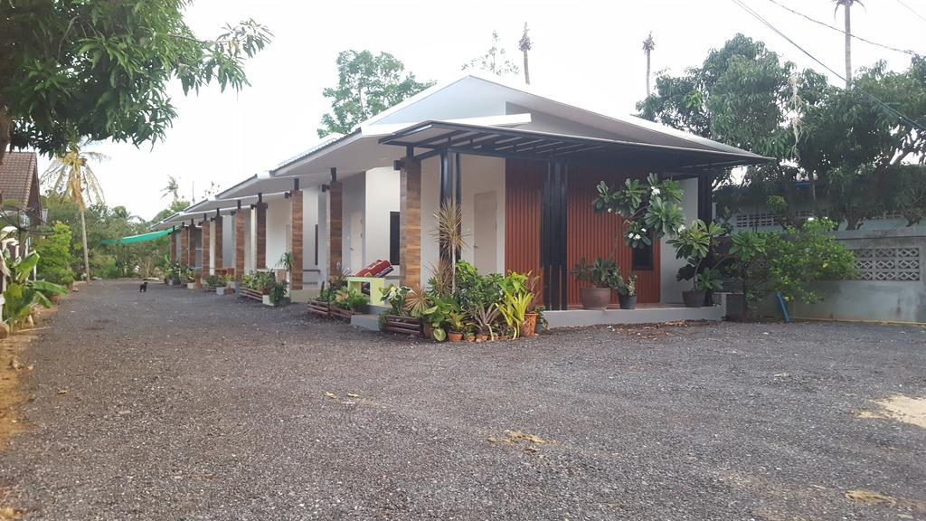 The House At Pranburi Hotel Bagian luar foto