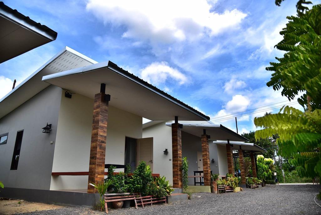 The House At Pranburi Hotel Bagian luar foto